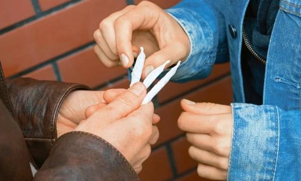 Στα χέρια της Δίωξης 12χρονος που διακινούσε ναρκωτικά!